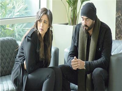 ياسمين عبدالعزيز وأحمد صلاح حسني فى مشهد من مسلسل «لآخر نفس»