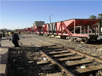 عودة حركة القطارات على خط القاهرة الإسكندرية بعد رفع العربات عن القضبان