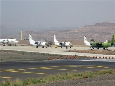 مصادر يمنية: ميليشيات الحوثي تزرع الألغام وتحفر الخنادق حول مطار الحديدة