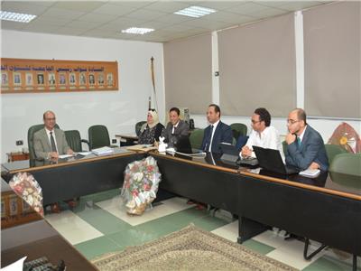 وفد الهيئة العربية للتصنيع مع نائب رئيس جامعة أسيوط 