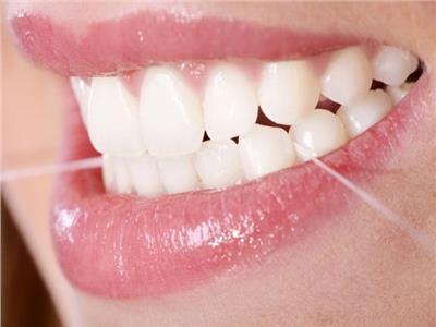 عوامل التنظيف الأمثل للأسنان وحمياتها 