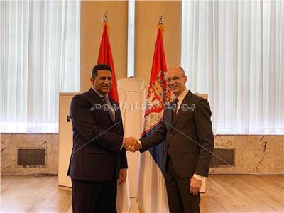 سفير مصر في بلجراد عمرو الجويلى مع وزير حماية البيئة الصربي جوران تريفان 