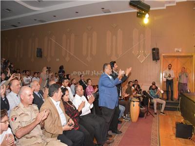 العرض الثاني لأوبريت الجزيرة الخضراء يشعل مسرح جامعة عين شمس