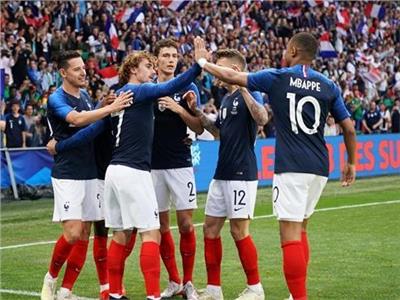 فرحة لاعبي فرنسا بالفوز