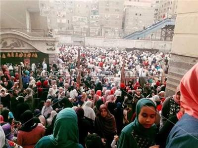المئات يؤدون صلاة عيد الفطر بالمسجد الكبير بعزبة النخل