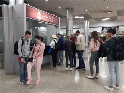 الوفد السياحي الصربي فور وصوله مطار القاهرة 