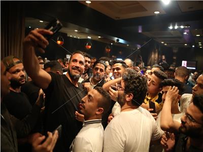 كرارة يحتفل مع جمهوره بتصدر «كازابلانكا» أفلام العيد