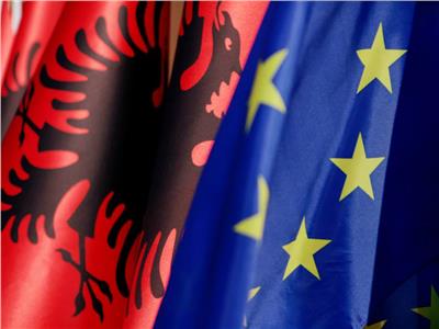 علما الاتحاد الأوروبي وألبانيا