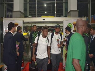 منتخبا نيجيريا وزيمبابوي فور وصولهما مطار القاهرة 