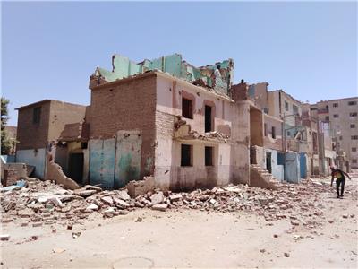 محافظ المنيا : استكمال ازالة مباني مدينة العمال تمهيدا لبدء اعمال التطوير