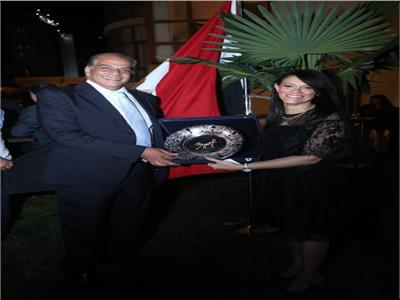 صورة لوزيرة السياحة و السفير عادل إبراهيم سفير جمهورية مصر العربية لدي أذربيجان