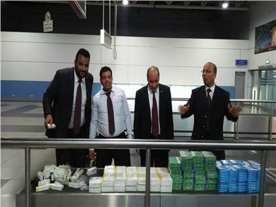 الأدوية التي تم ضبطها مع الراكبة بمطار القاهرة 