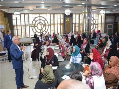 محافظ بورسعيد يفتتح دورة تأهيل العاملين بالديوان العام