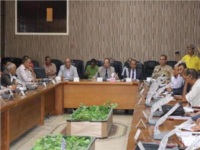 محافظ شمال سيناء يقرر مراجعة صلاحية المباني والمنشأت