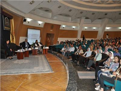 رئيس جامعة حلوان: توفير منح دولية لشباب أعضاء هيئة التدريس