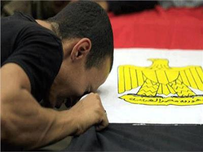 «أعرفك بنفسي».. طالبة تبكي الحضور بشعر في حب مصر