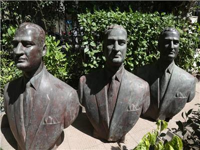 الثقافة تتسلم ٣ نسخ من تمثال برونزى نصفي للرئيس عبد الناصر من قطاع الاعمال 