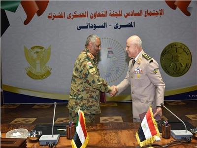 رئيس الأركان يلتقى نظيره السوداني لبحث التعاون فى المجالات الدفاعية والأمنية