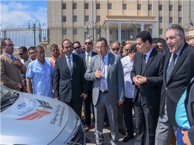 محافظ الإسكندرية يتفقد سيارات الضبطية القضائية لجهاز حماية المستهلك