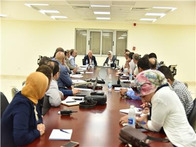 اجتماع مسئولو وزارة الصحة في بورسعيد بحضور المحافظ