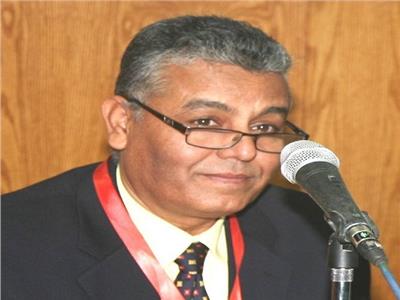 الدكتور يوسف الغرباوي رئيس جامعة جنوب الوادي الجديد