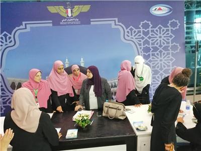 «البحوث الإسلامية» تلتقي واعظات الأزهر بمطار القاهرة