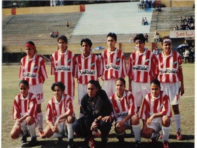 فريق المعادن بطل أول نسخة من دوري الكرة النسائية موسم 1998/99