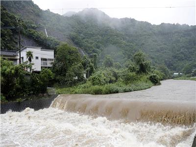 ارتفاع منسوب المياه تسبب في سيول باليابان