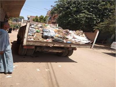 حملات لرفع اكوام القمامة ورفع 300 طن مخلفات خلال يوم واحد في أسيوط 