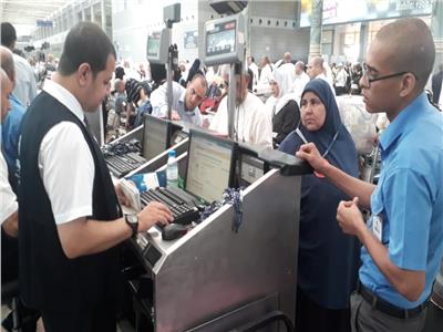 مطار القاهرة يستقبل 4000 حاج بعد أداء المناسك