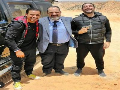 خالد الصاوى مع أحمد الفيشاوى وأحمد داود أثناء تصوير «ولاد رزق٢»