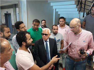 محافظ بورسعيد يتابع سير العمل بمستشفى الحياة ببورفؤاد 