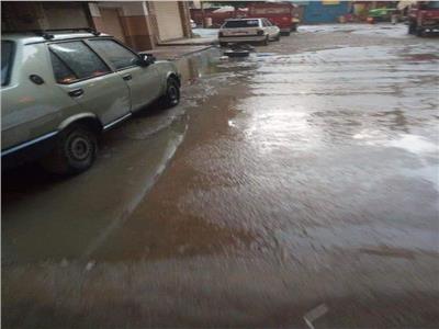 أمطار متفرقة على أحياء الإسكندرية.. واستمرار الملاحة البحرية