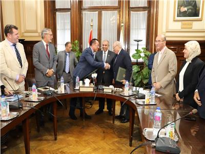 وزير الزراعة يشهد توقيع بروتوكول تعاون بين لجنة المبيدات و«سينجنتا» العالمية