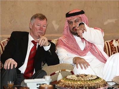 الأمير عبد الله بن مساعد مالك نادي شيفيلد يونايتد الإنجليزي مع السير أليكس فيرجسون