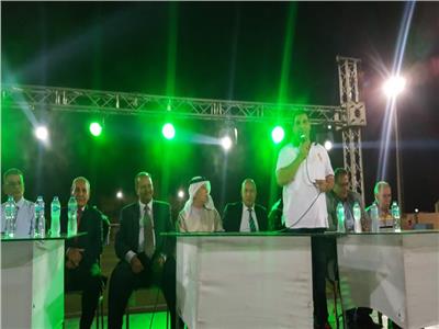 رئيس نادي الشيخ زايد يوزع 800 شنطة مدرسية على الأيتام 