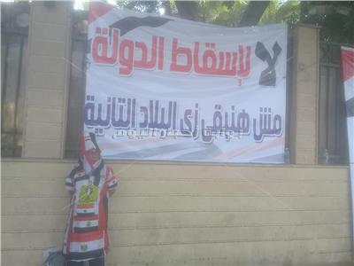 المواطنون يهتفون لدعم الدولة المصرية من أمام النصب التذكاري