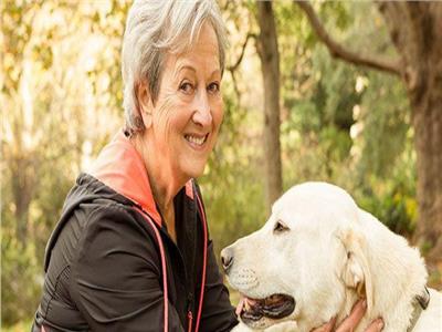 ٤ فوائد من تربية كبار السن للحيوانات.. ضغط الدم مفاجأة