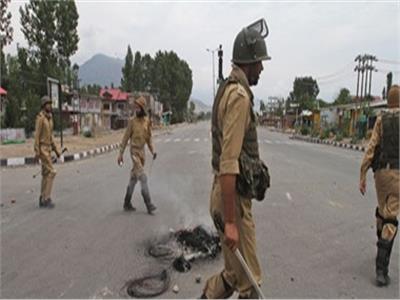إصابة 10 أشخاص في هجوم بقتبلة يدوية على القوات الهندية بكشمير