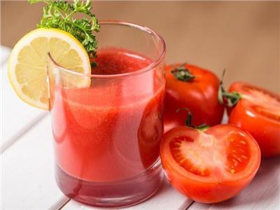 دراسة: عصير الطماطم يخفض ضغط الدم