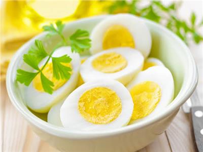 5 فوائد لتناول البيض المسلوق «على الريق»
