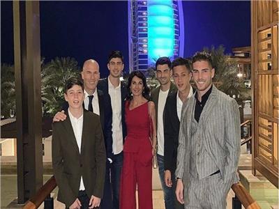 زيدان وعائلته في دبي