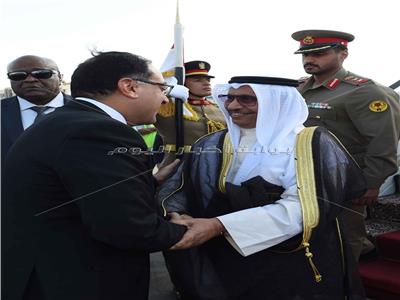 صورة أرشيفية من لقاء رئيس الوزراء ونظيره الكويتي بمطار القاهرة