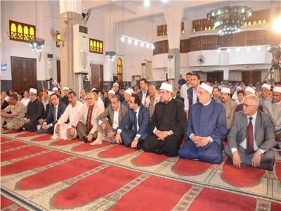 وزيرالأوقاف يؤدي صلاة الجمعة بمسجد الشهداء