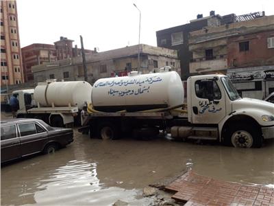 تجهيز ١٣ سيارة لشفط المياه من شوارع العريش