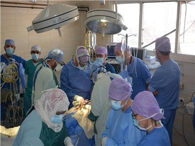 فريق طبي من جامعة الزقازيق يجري 42 عملية جراحية بمستشفى الغردقة العام