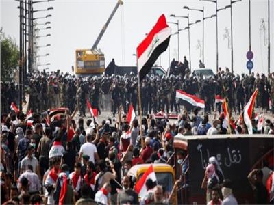 شلل مروري إثر قطع المتظاهرين أغلب شوارع العاصمة العراقية