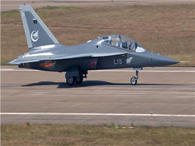 الصين تعرض طائرة حربية جديدة