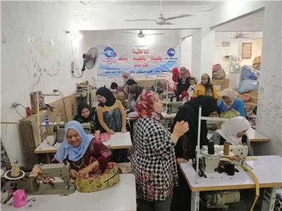 مستقبل وطن سوهاج يطلق دورات تدريبية للفتيات والسيدات على صناعة الشنط الجلدية ضمن مبادرة أنت عظيمة