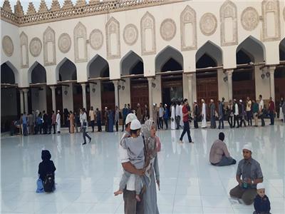  الأسر تتوافد على احتفالية المولد النبوي بالجامع الأزهر
